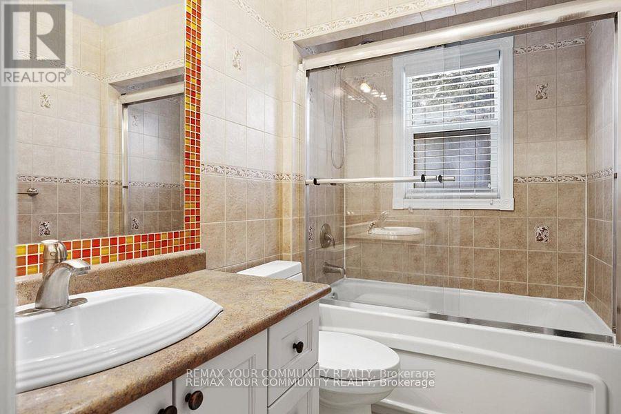 Main - 16 Orlon Crescent, Richmond Hill (South Richvale), Ontario  L4C 6S5 - Photo 12 - N12875090