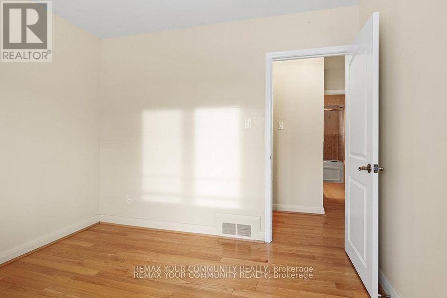 Main - 16 Orlon Crescent, Richmond Hill (South Richvale), Ontario  L4C 6S5 - Photo 13 - N12875090