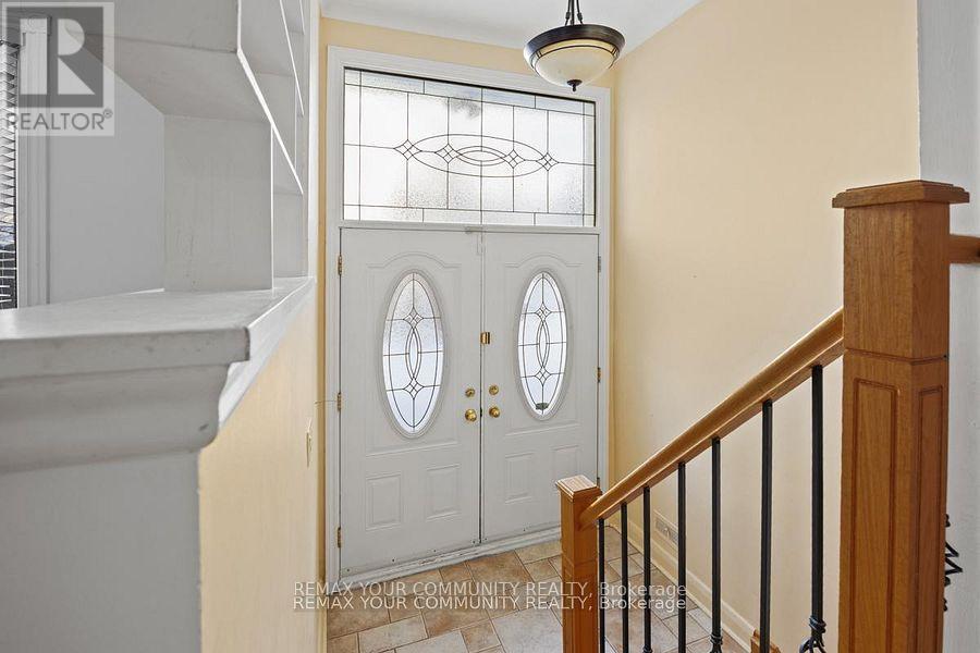 Main - 16 Orlon Crescent, Richmond Hill (South Richvale), Ontario  L4C 6S5 - Photo 2 - N12875090