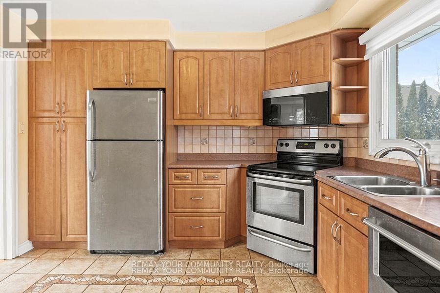 Main - 16 Orlon Crescent, Richmond Hill (South Richvale), Ontario  L4C 6S5 - Photo 3 - N12875090