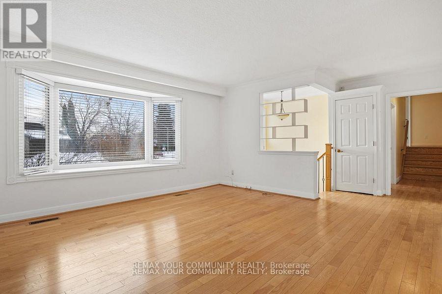 Main - 16 Orlon Crescent, Richmond Hill (South Richvale), Ontario  L4C 6S5 - Photo 5 - N12875090