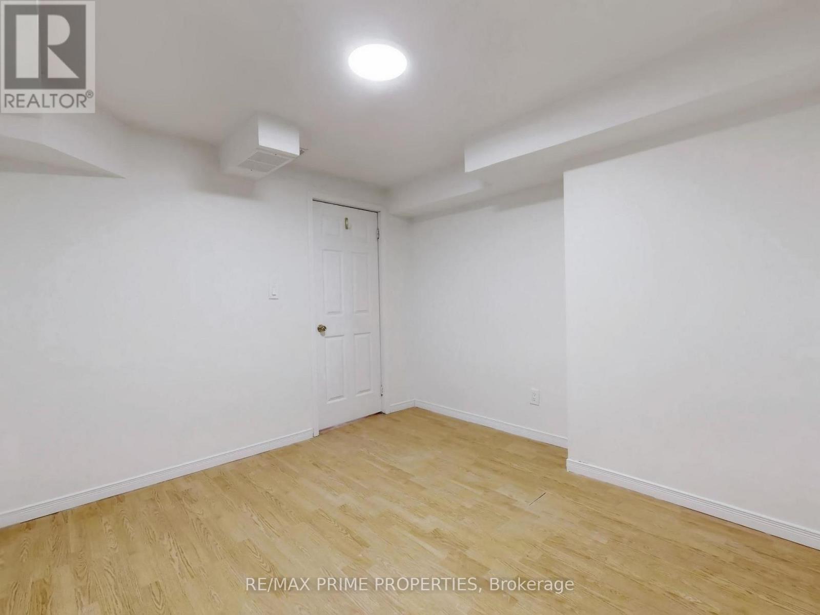 22 Waymount Avenue, Richmond Hill (Westbrook), Ontario  L4S 2G5 - Photo 20 - N12875142