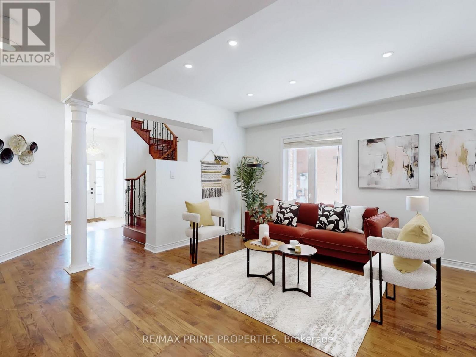 22 Waymount Avenue, Richmond Hill (Westbrook), Ontario  L4S 2G5 - Photo 3 - N12875142