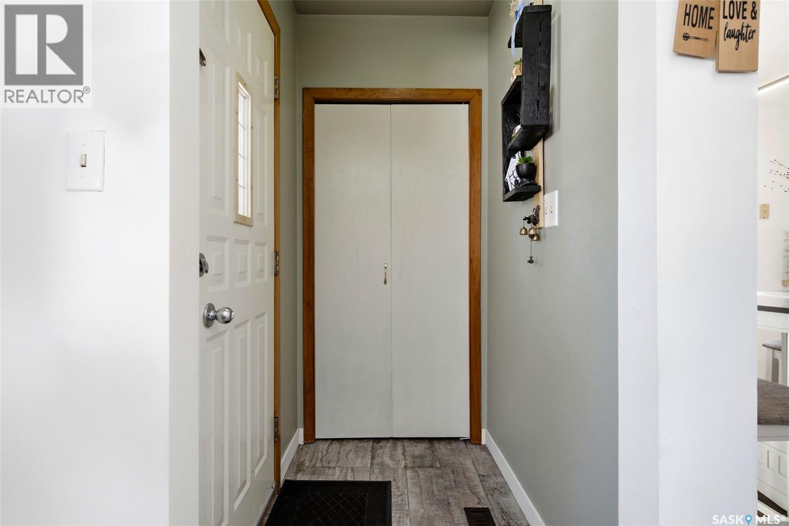 1022 Broder Street, Regina, Saskatchewan  S4N 3P7 - Photo 3 - SK030221