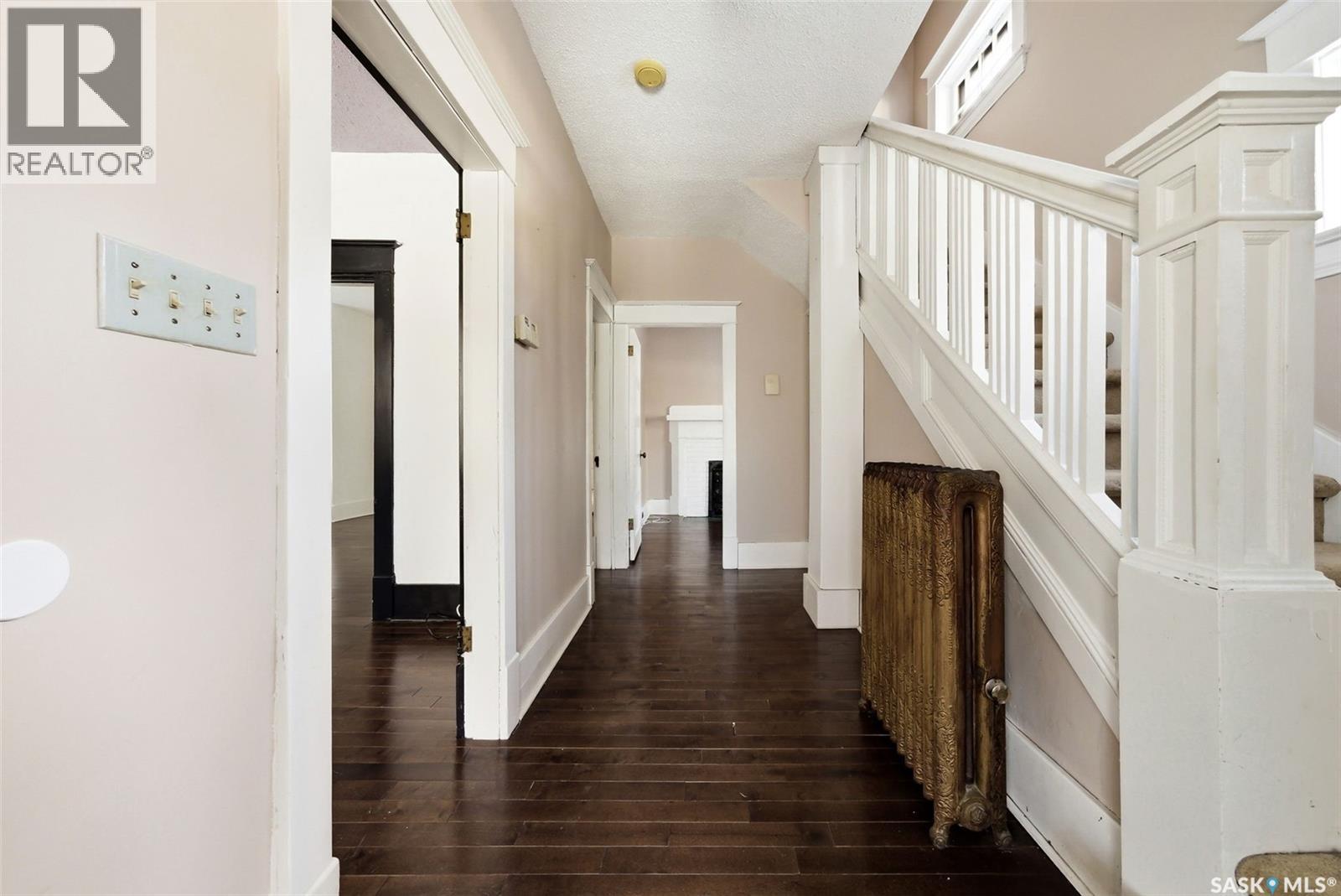 2026 Garnet Street, Regina, Saskatchewan  S4T 2Z6 - Photo 4 - SK030171