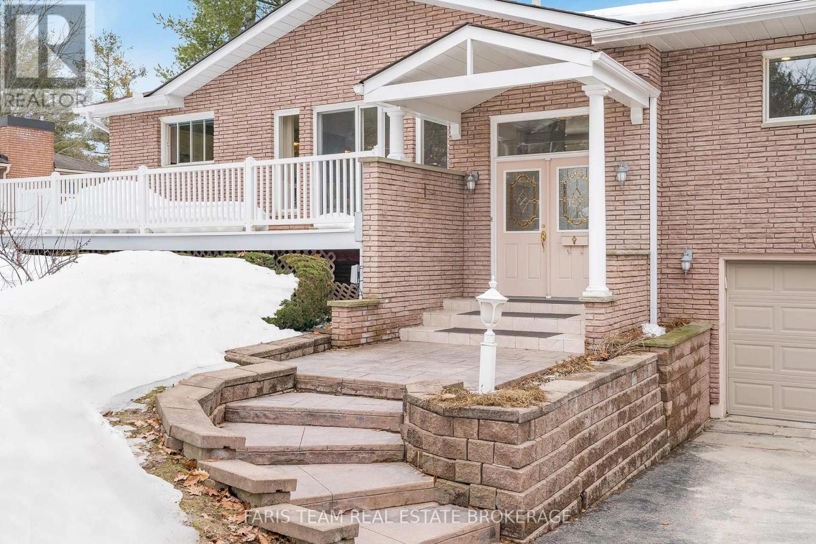 21 Pooles Road, Springwater (Midhurst), Ontario  L9X 0P5 - Photo 3 - S12874884