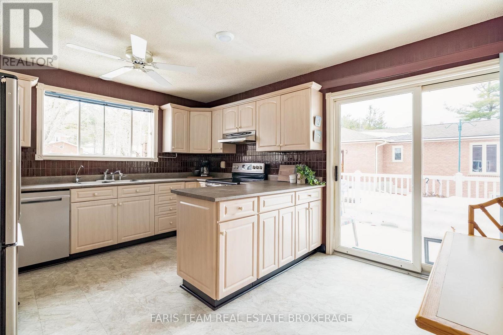 21 Pooles Road, Springwater (Midhurst), Ontario  L9X 0P5 - Photo 4 - S12874884