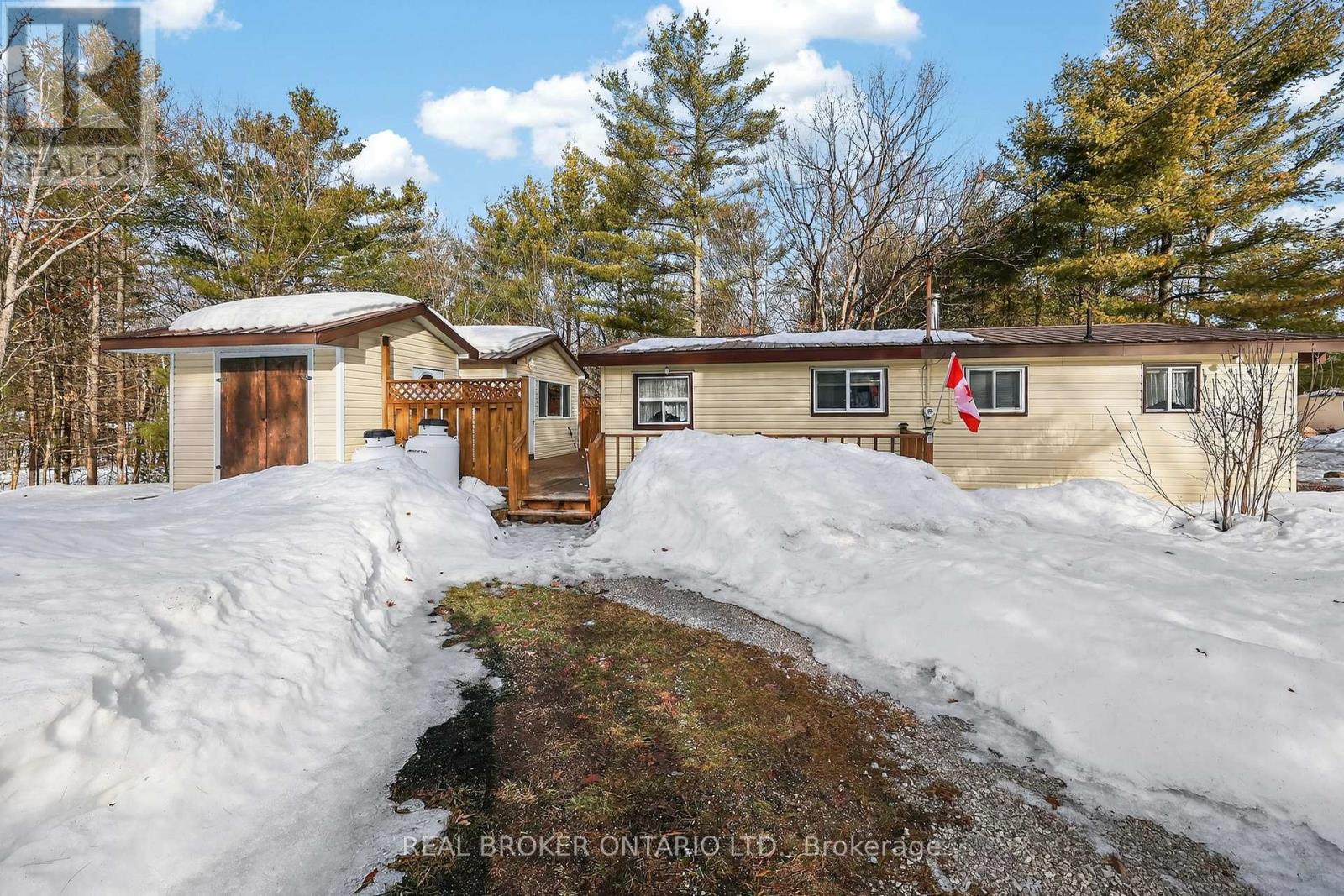 7862 Park Lane Crescent, Ramara, Ontario  L0K 2B0 - Photo 1 - S12874888