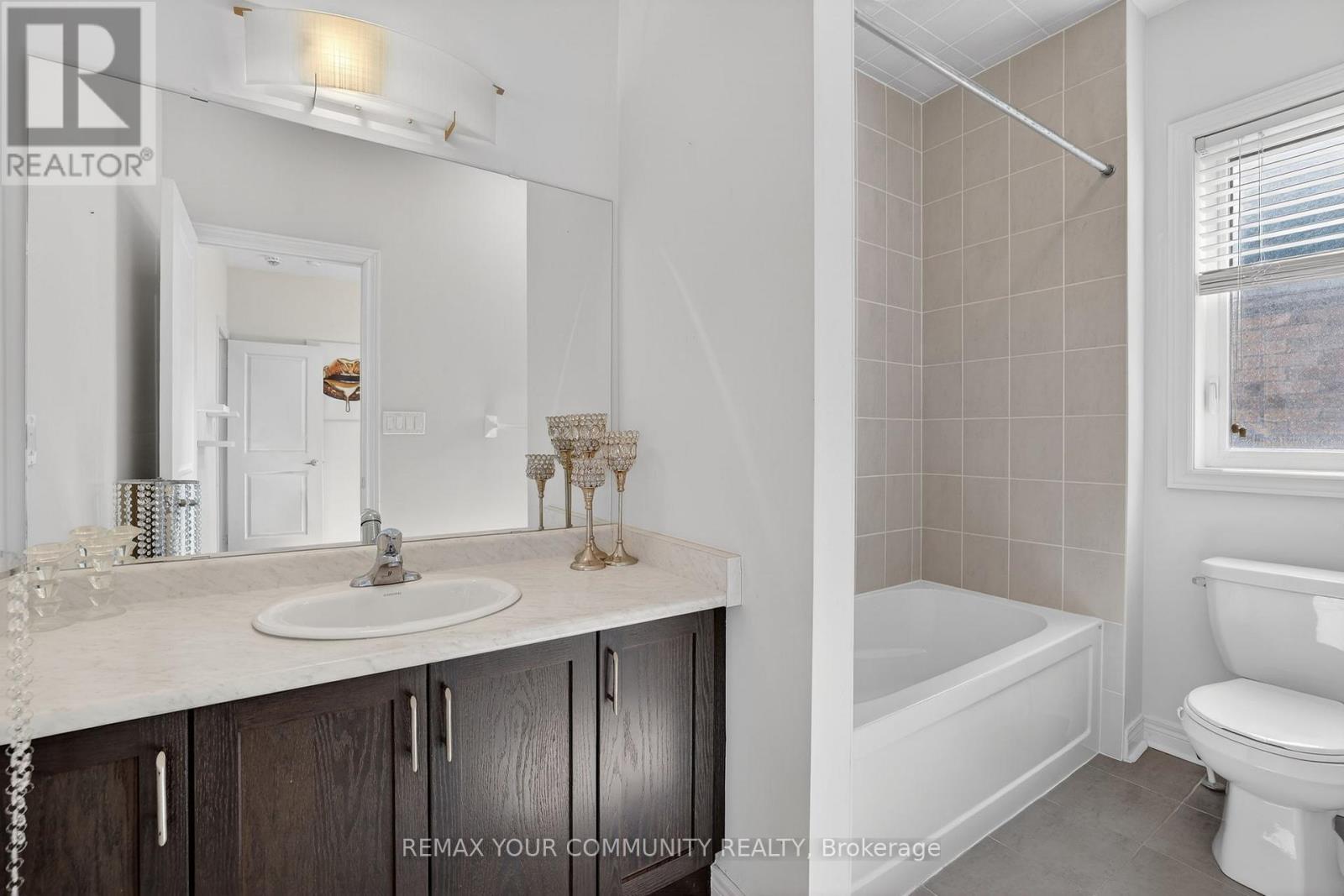 31 Tay Boulevard, Bradford West Gwillimbury, Ontario  L3Z 0W5 - Photo 23 - N12853588