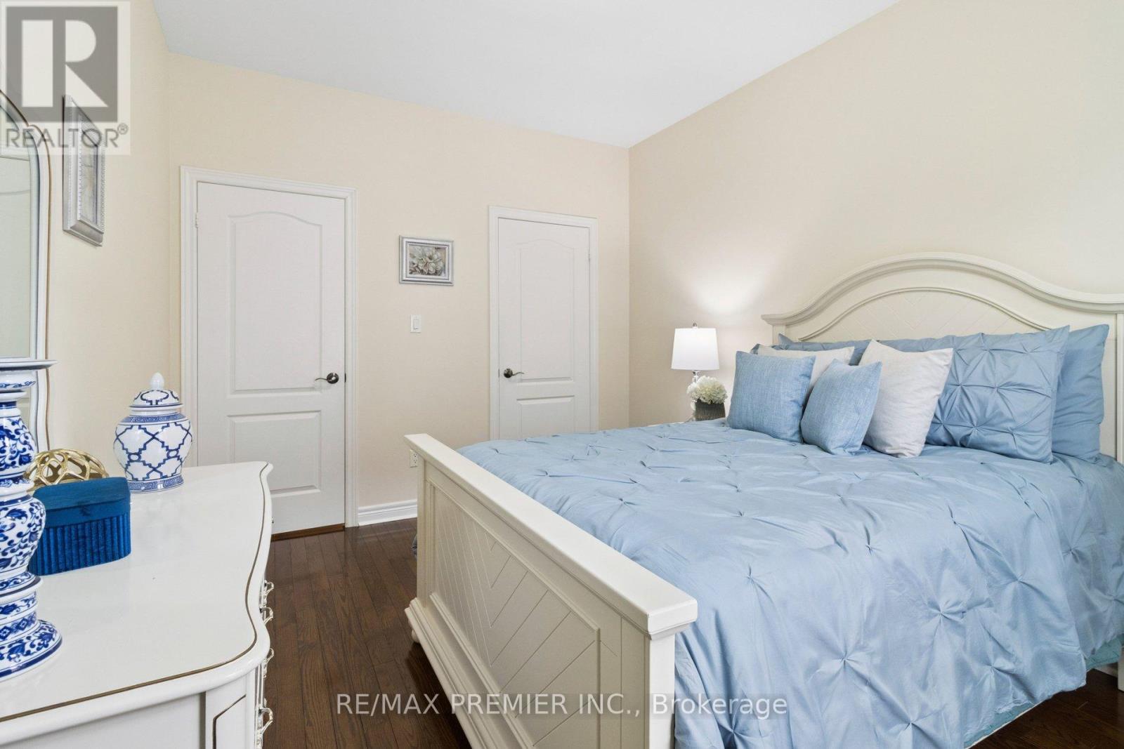 11 Eakins Drive E, Aurora, Ontario  L4G 0G7 - Photo 16 - N12863560