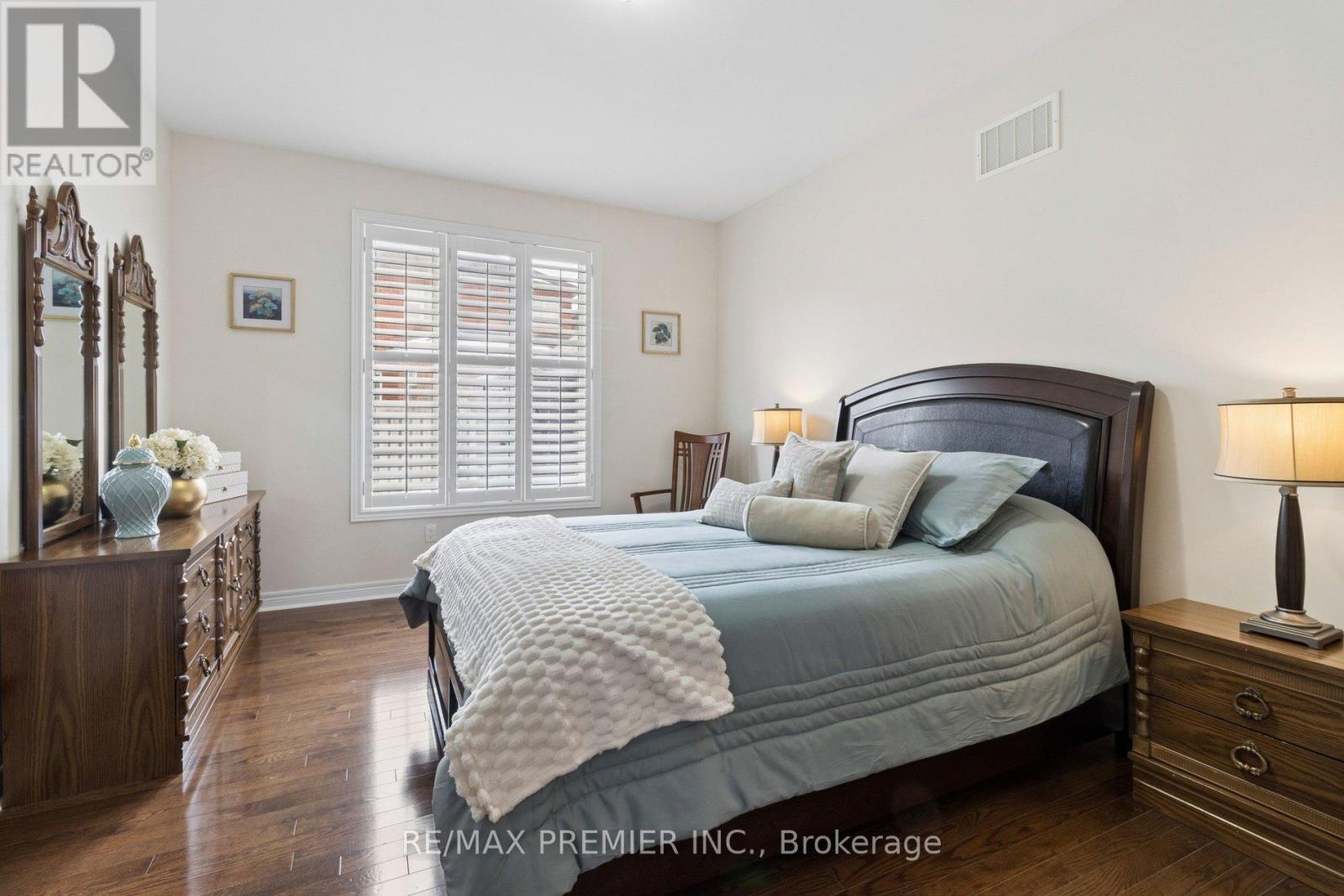 11 Eakins Drive E, Aurora, Ontario  L4G 0G7 - Photo 18 - N12863560