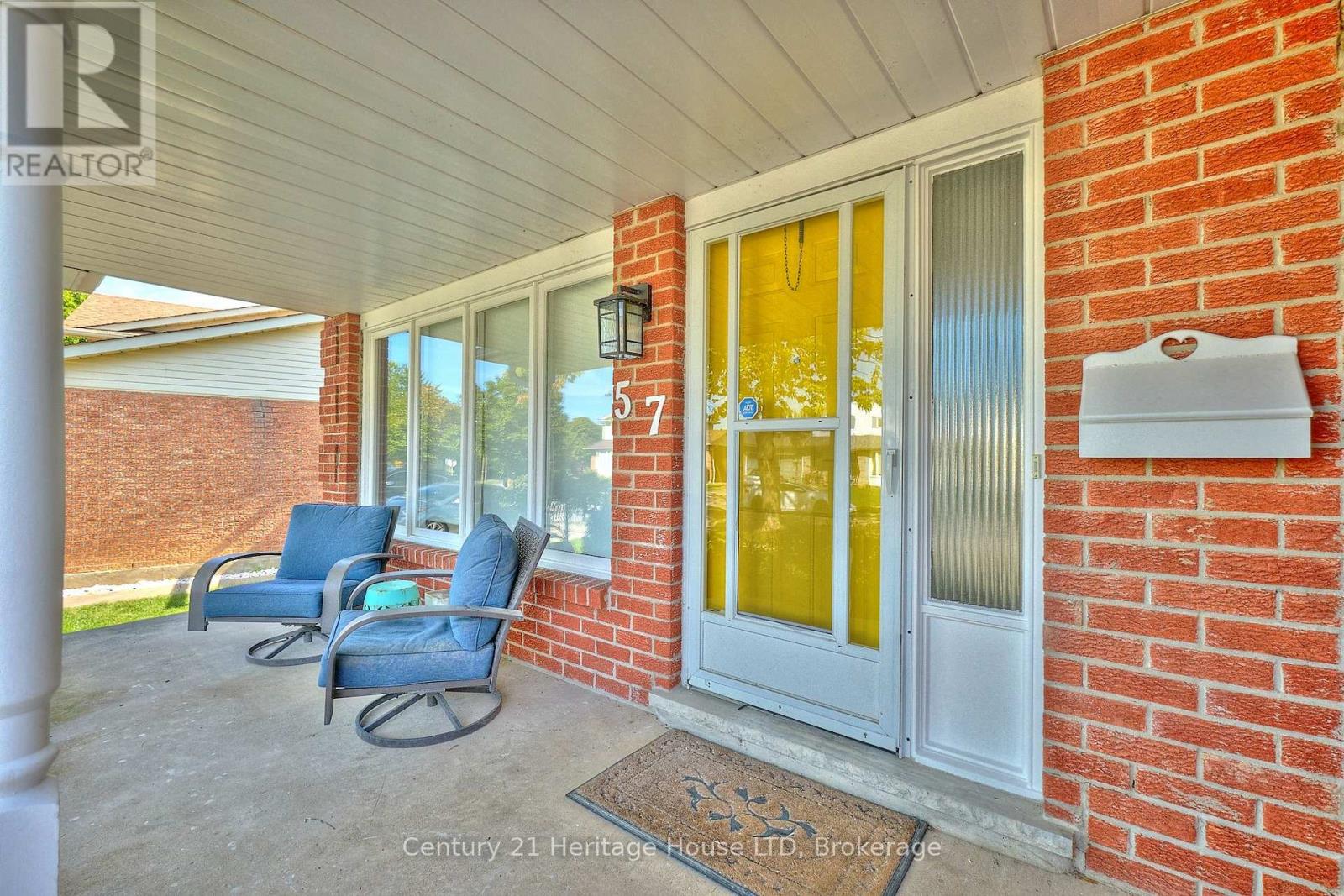 57 Keefer Road, Thorold, Ontario  L2V 4W5 - Photo 3 - X12738556