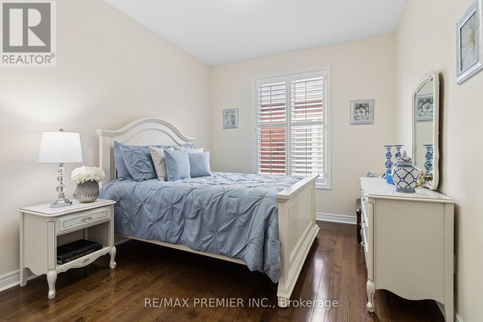 11 Eakins Drive E, Aurora, Ontario  L4G 0G7 - Photo 15 - N12863560