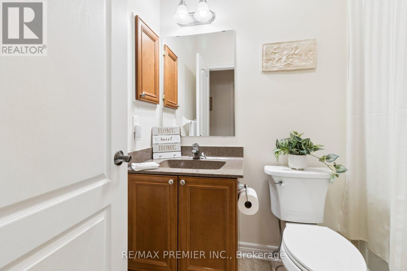 11 Eakins Drive E, Aurora, Ontario  L4G 0G7 - Photo 14 - N12863560