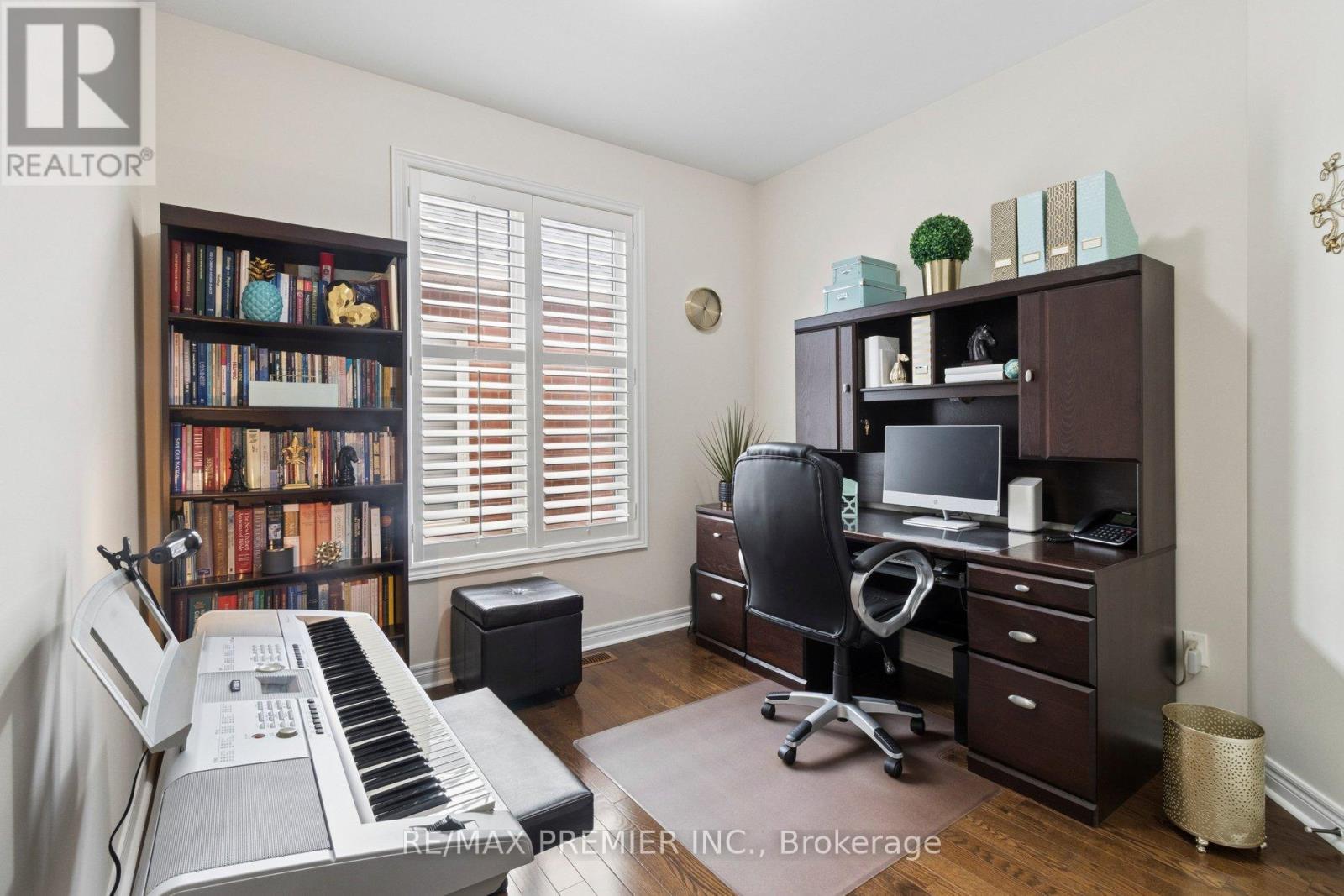 11 Eakins Drive E, Aurora, Ontario  L4G 0G7 - Photo 17 - N12863560