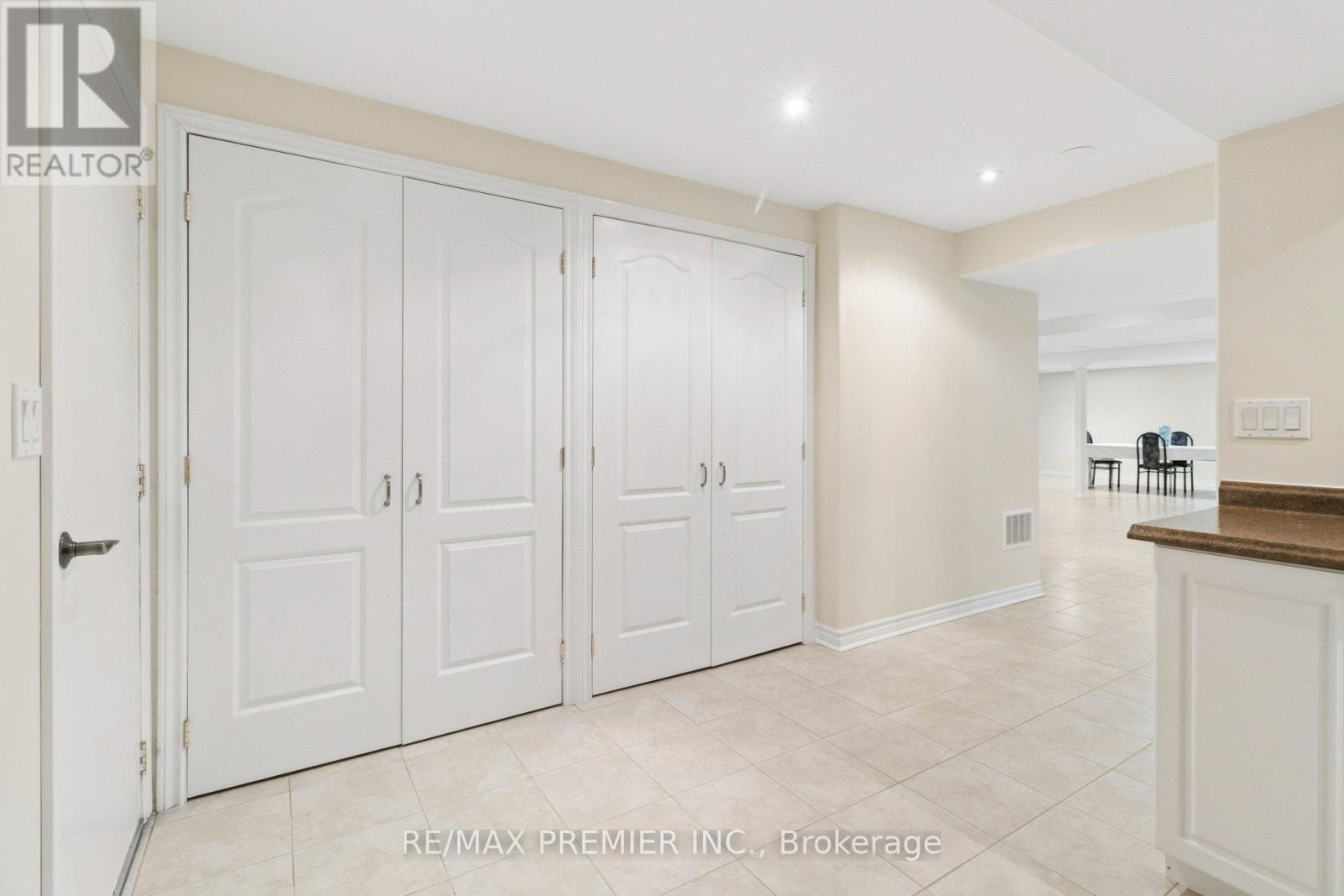 11 Eakins Drive E, Aurora, Ontario  L4G 0G7 - Photo 24 - N12863560