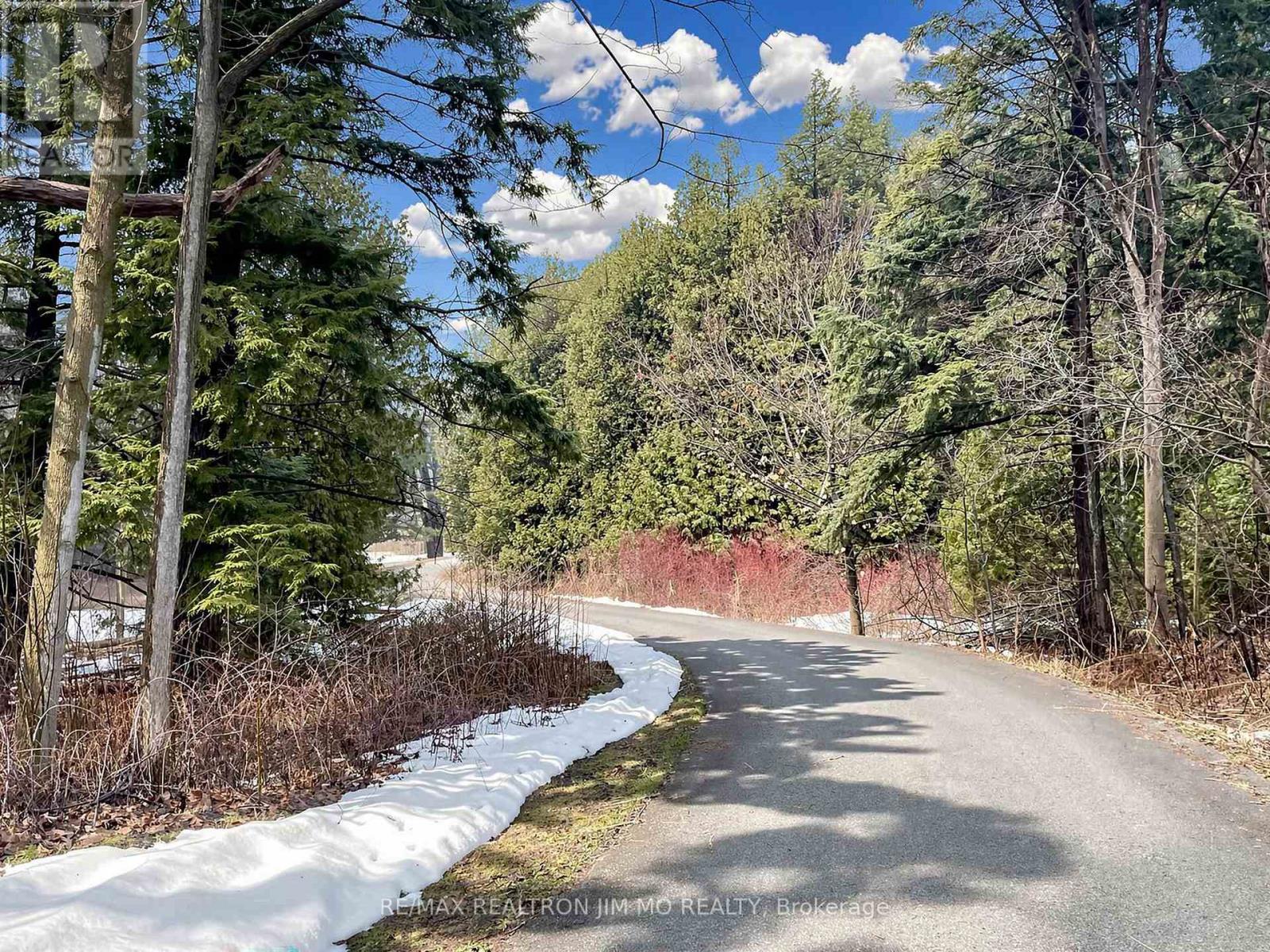 1785 Davis Drive W, King, Ontario  L3Y 4V9 - Photo 3 - N12869374