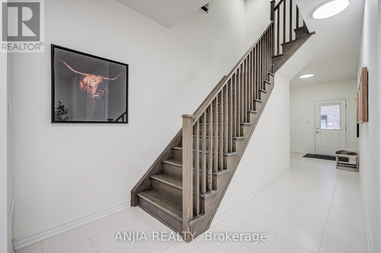 82 Chicago Lane, Markham, Ontario  L6E 2B9 - Photo 6 - N12870372