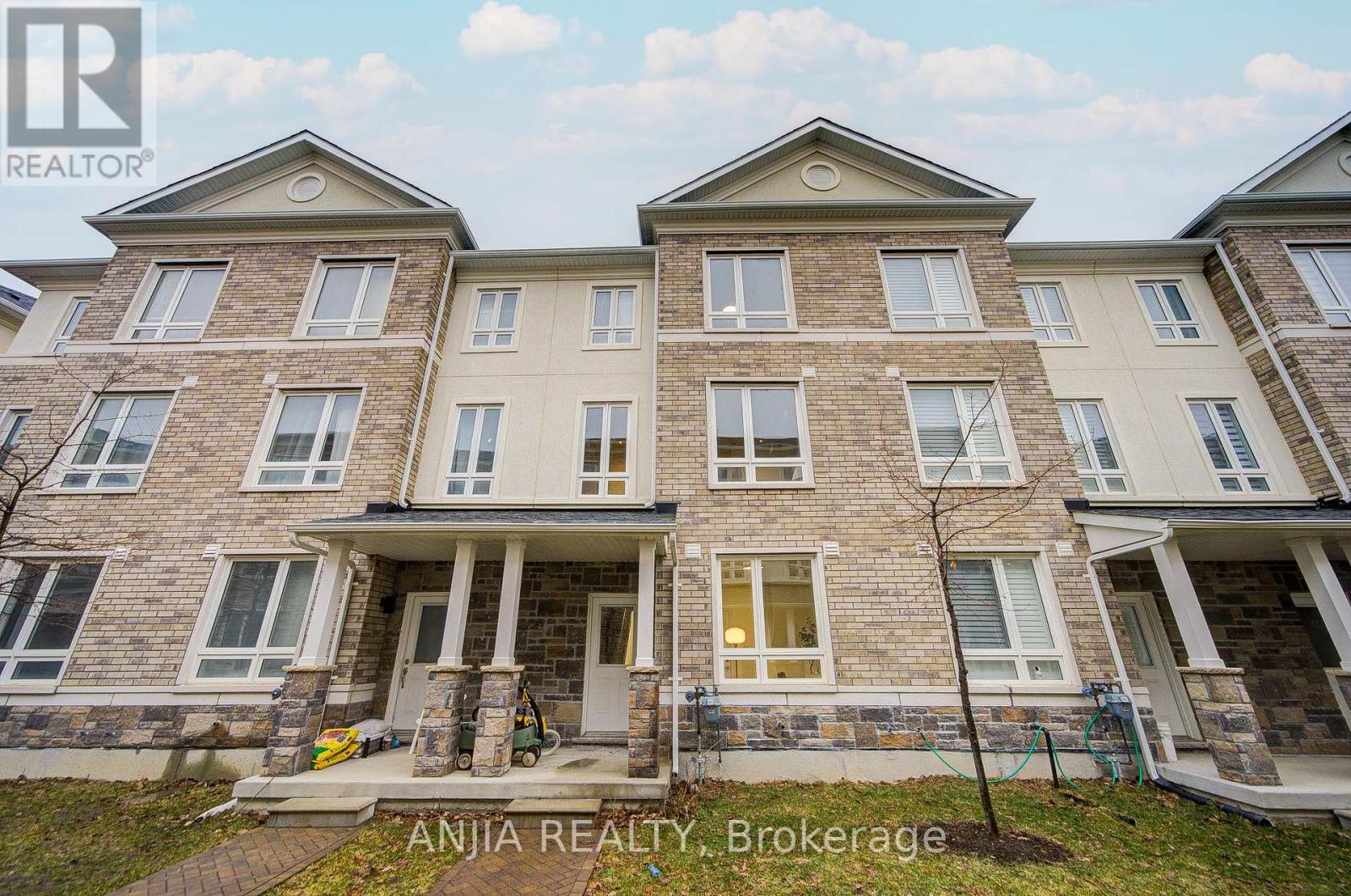 82 Chicago Lane, Markham, Ontario  L6E 2B9 - Photo 2 - N12870372