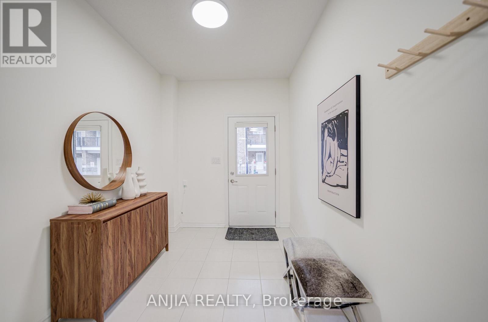 82 Chicago Lane, Markham, Ontario  L6E 2B9 - Photo 4 - N12870372