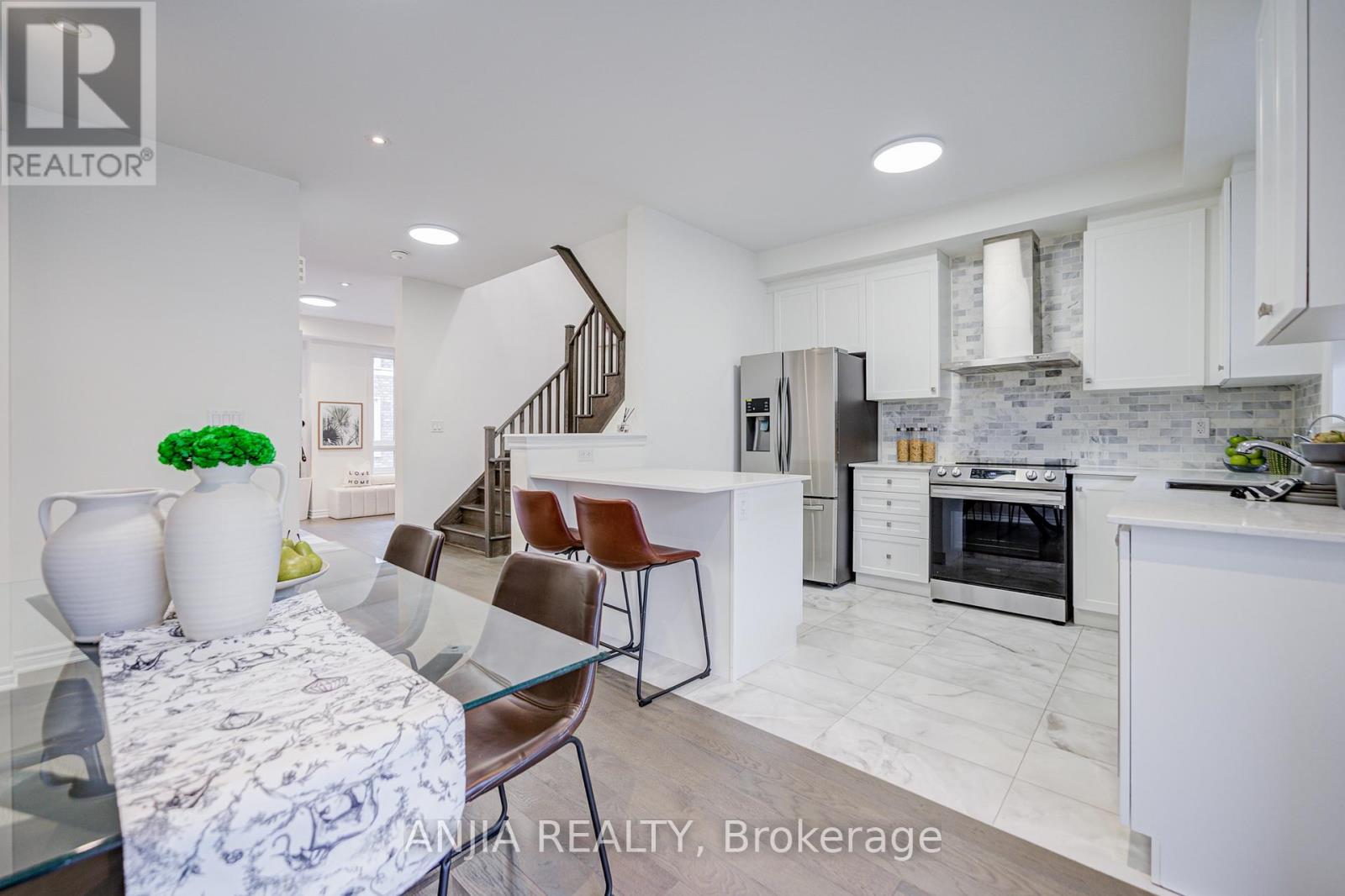 82 Chicago Lane, Markham, Ontario  L6E 2B9 - Photo 23 - N12870372