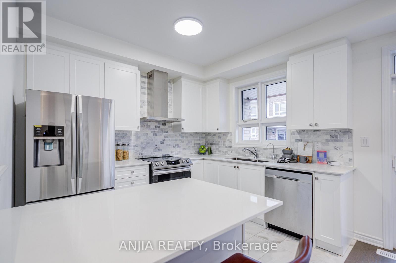 82 Chicago Lane, Markham, Ontario  L6E 2B9 - Photo 25 - N12870372