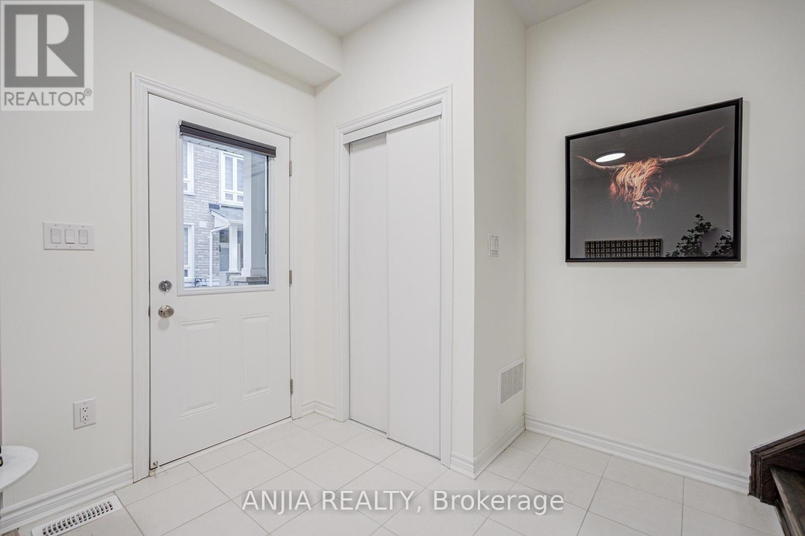 82 Chicago Lane, Markham, Ontario  L6E 2B9 - Photo 7 - N12870372