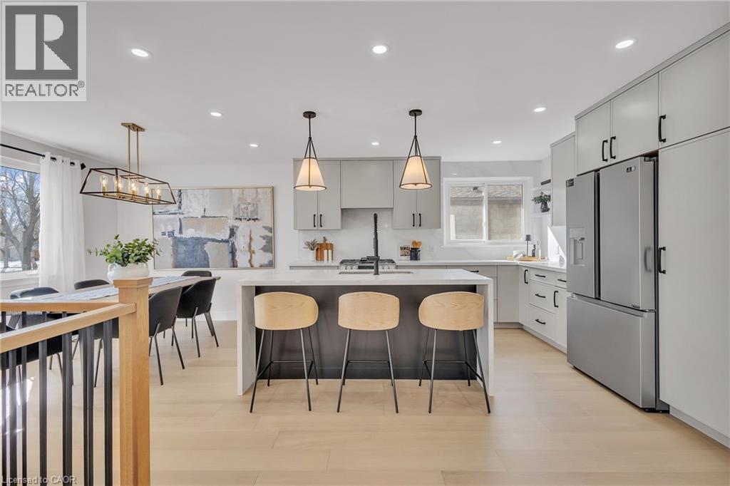 4185 SUTHERLAND Crescent, Burlington, Ontario