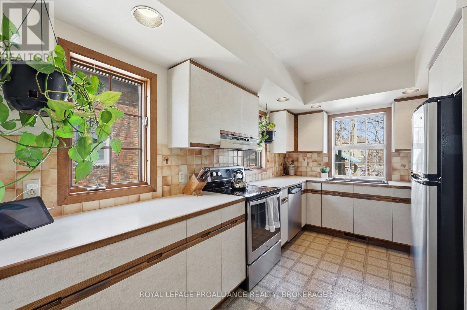 Lorem Ipsum Do, Kingston, Ontario  K7L  - Photo 11 - DEMO29461582