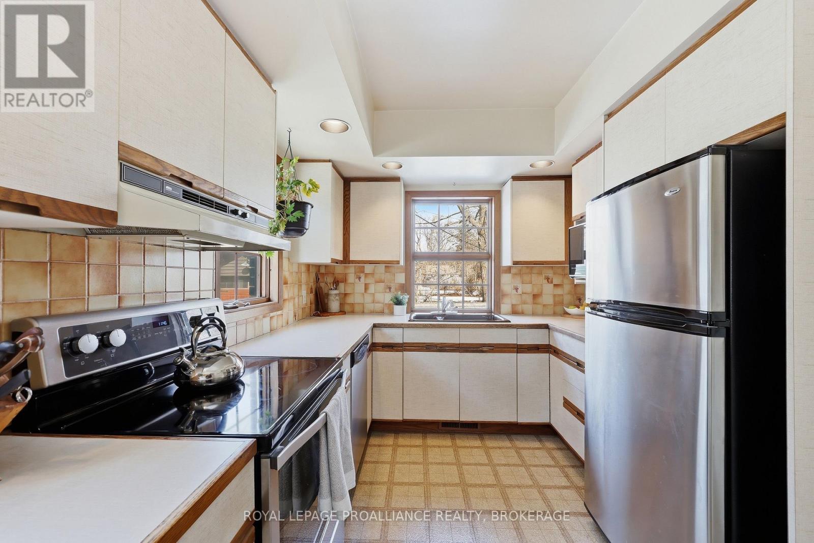 Lorem Ipsum Do, Kingston, Ontario  K7L  - Photo 12 - DEMO29461582