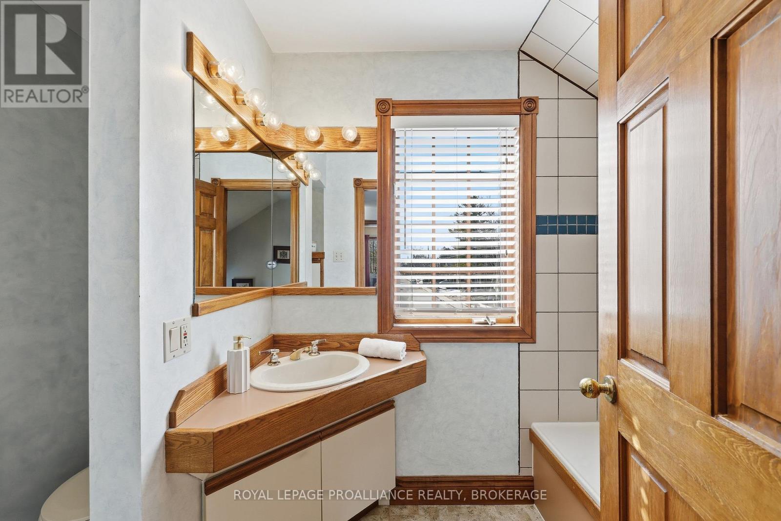 Lorem Ipsum Do, Kingston, Ontario  K7L  - Photo 25 - DEMO29461582