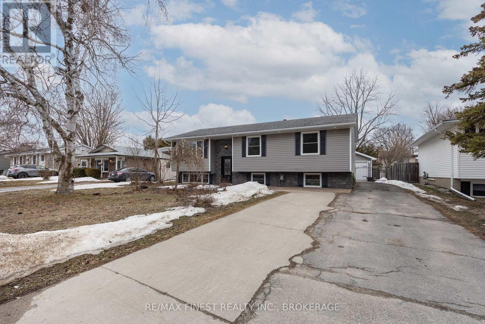 892 DEVELOPMENT DRIVE, Kingston, Ontario