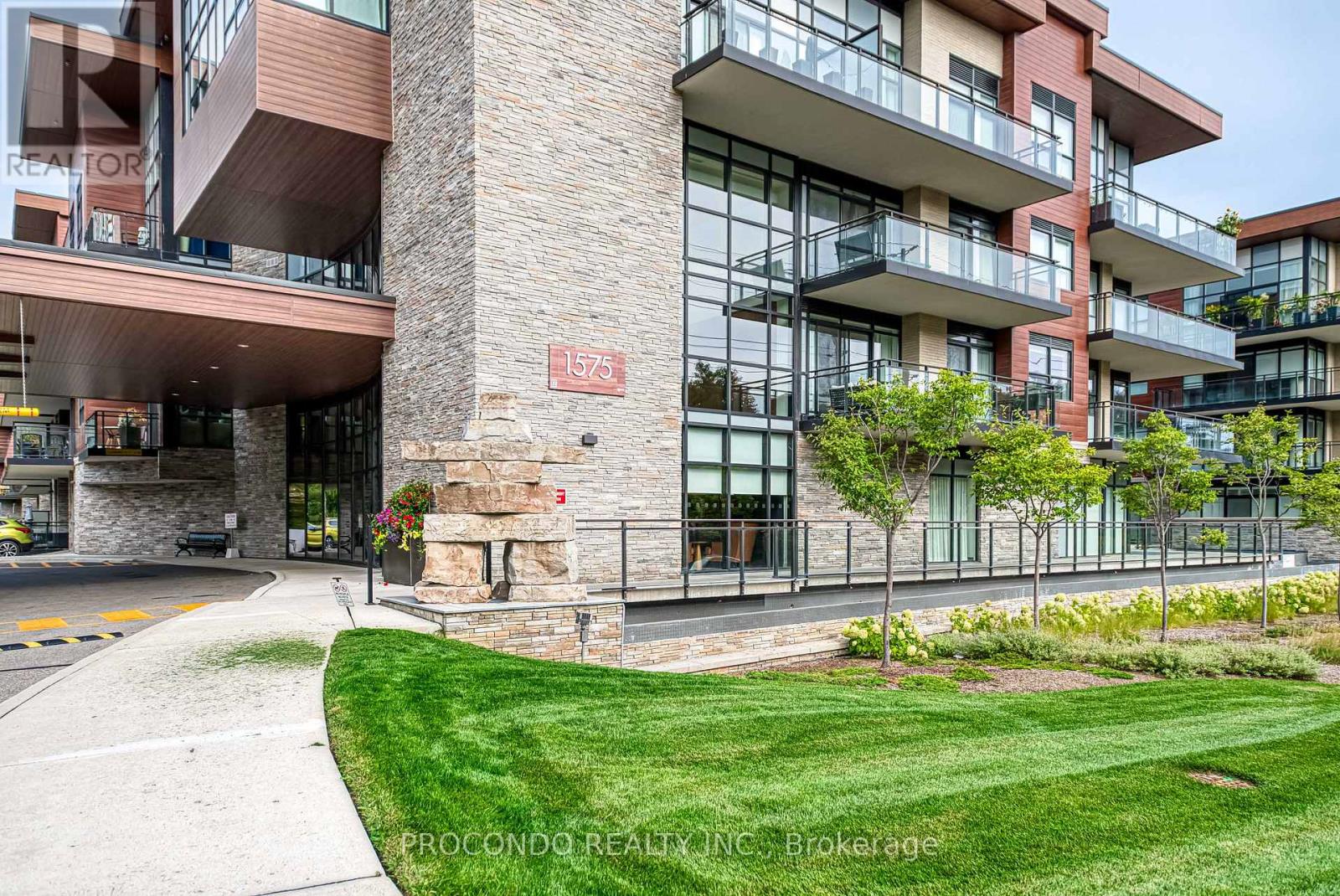 350 - 1575 Lakeshore Road W, Mississauga, Ontario  L5J 0B1 - Photo 3 - W12874818