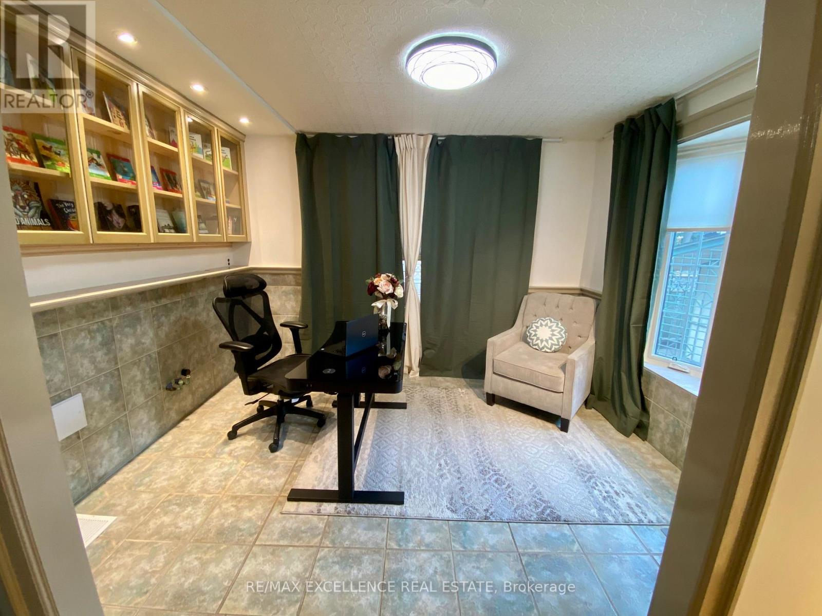 485 Gowland Crescent, Milton, Ontario  L9T 4G6 - Photo 9 - W12874906