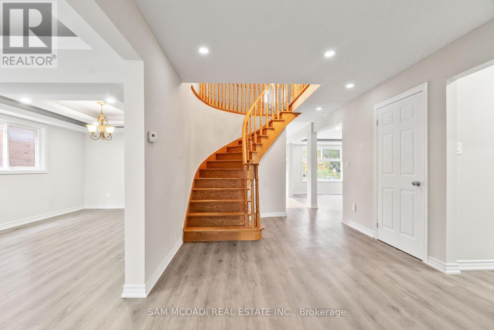 149 Sunforest Drive, Brampton, Ontario  L6Z 4B7 - Photo 5 - W12874992