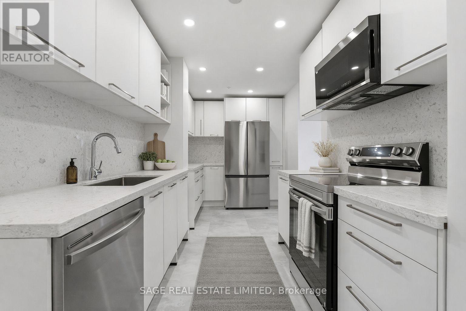 707 - 1515 Lakeshore Road E, Mississauga, Ontario  L5E 3E3 - Photo 3 - W12800210