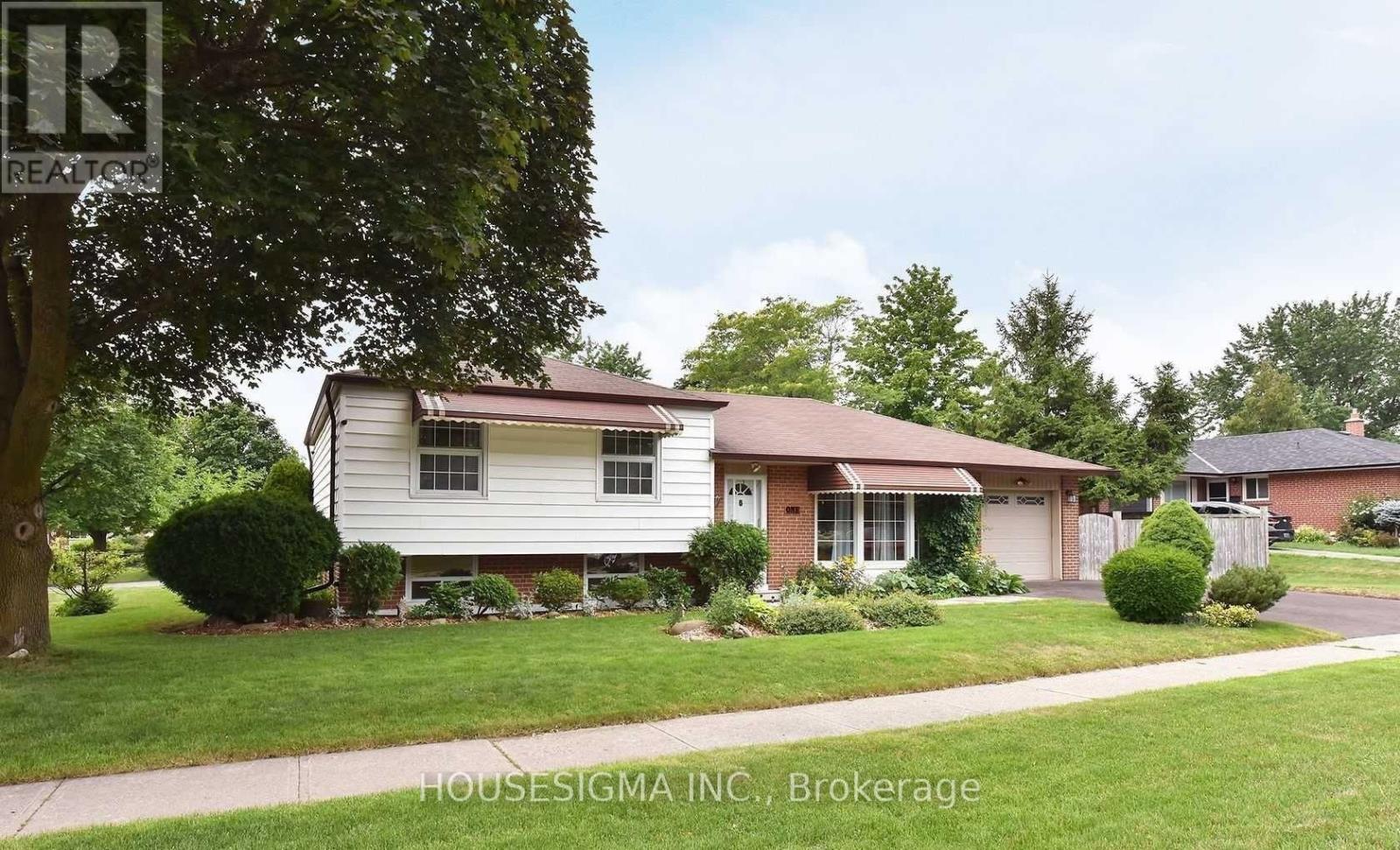 1 Ascot Avenue, Brampton, Ontario  L6T 2P3 - Photo 2 - W12744354