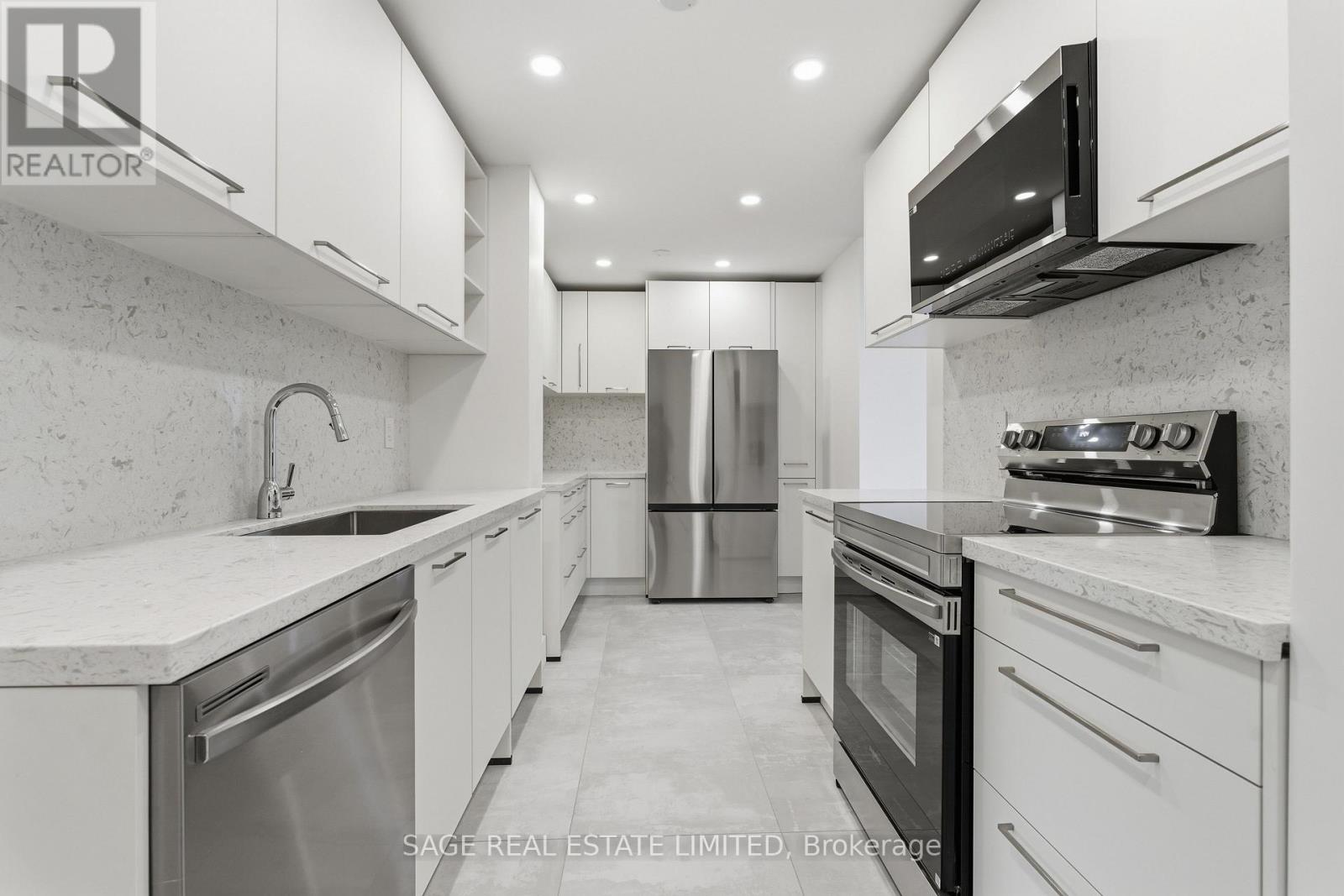 707 - 1515 Lakeshore Road E, Mississauga, Ontario  L5E 3E3 - Photo 4 - W12800210