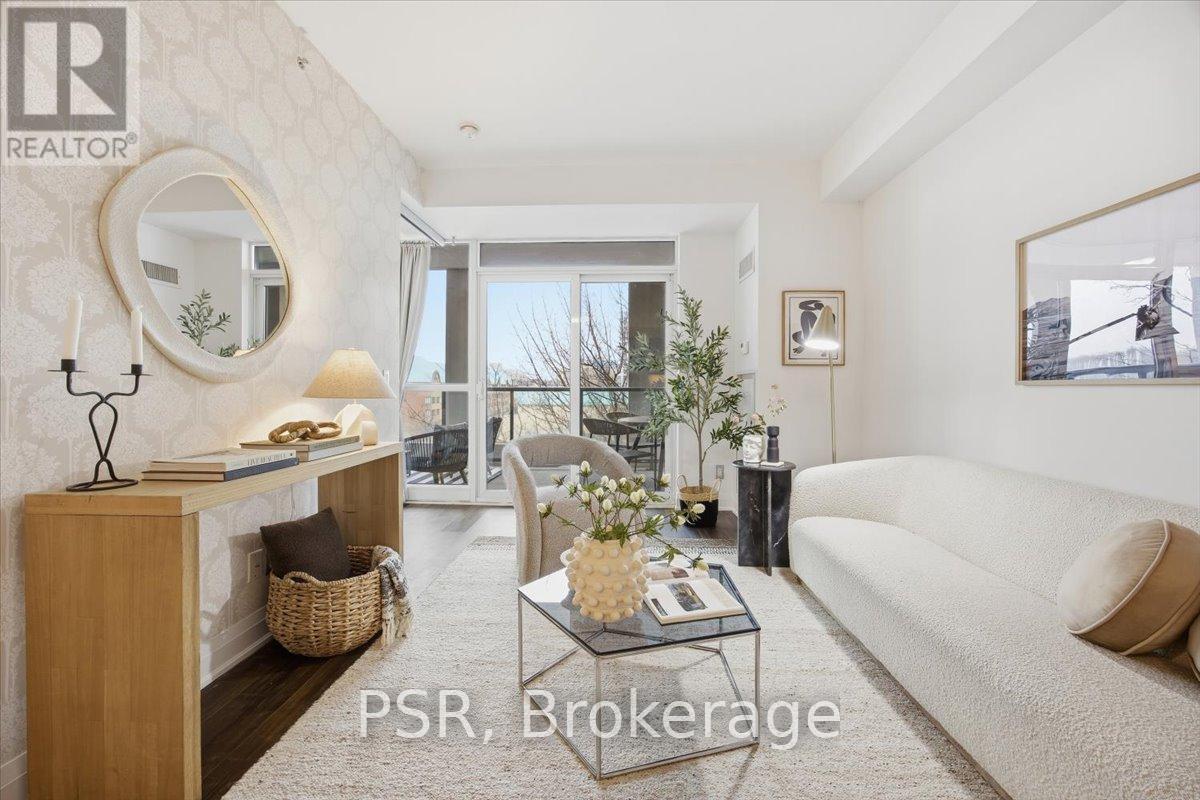 422 - 11 Bronte Road, Oakville, Ontario  L6L 0E1 - Photo 2 - W12873852