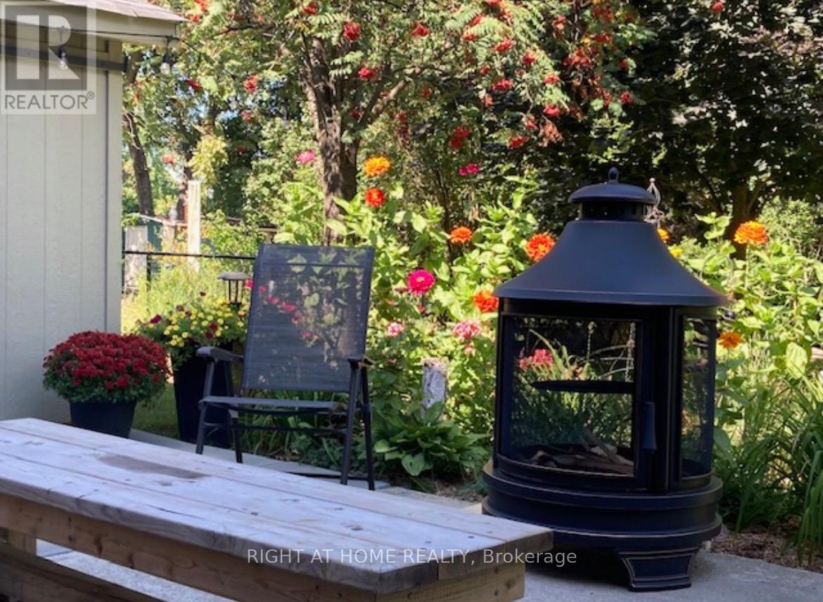 12 Esker Drive, Brampton (Heart Lake East), Ontario  L6Z 3C5 - Photo 4 - W12874302