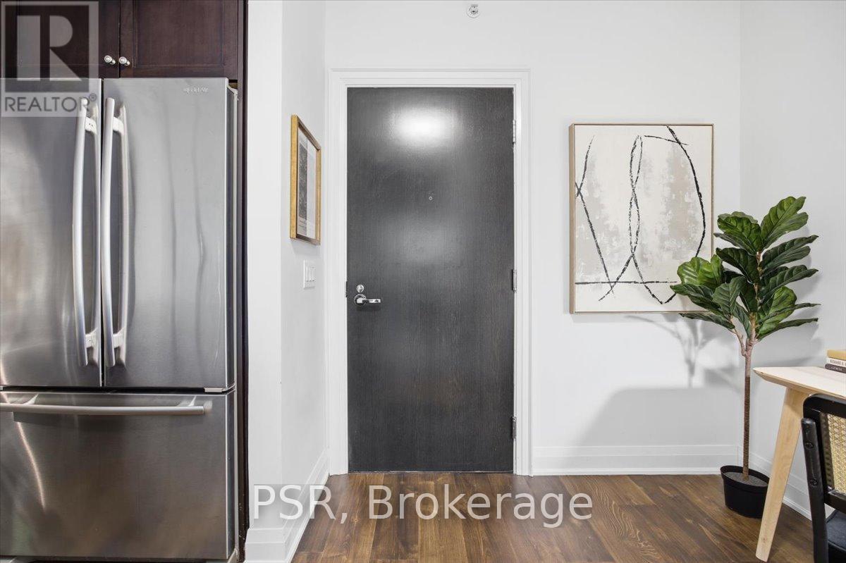 422 - 11 Bronte Road, Oakville, Ontario  L6L 0E1 - Photo 4 - W12873852