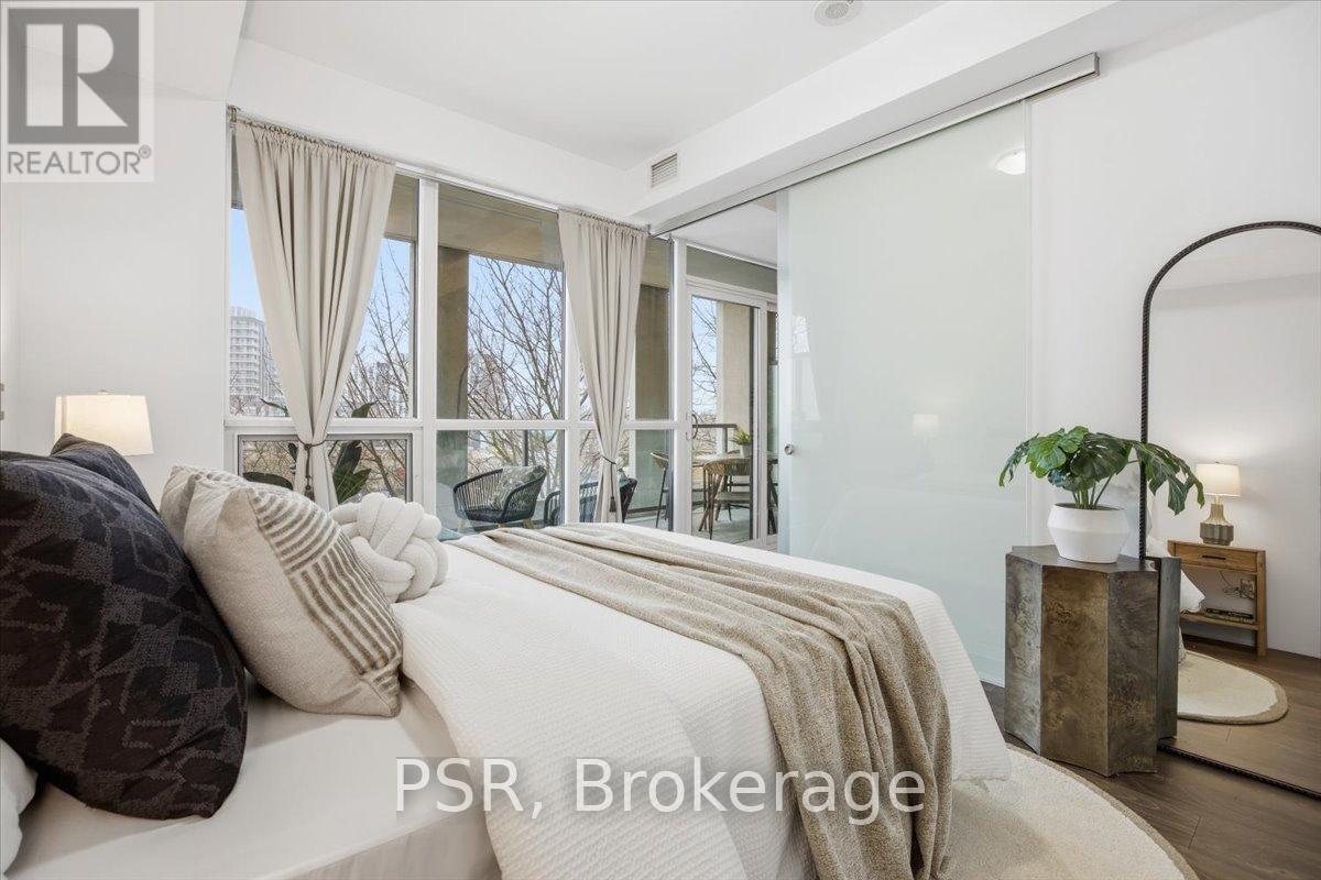 422 - 11 Bronte Road, Oakville, Ontario  L6L 0E1 - Photo 17 - W12873852