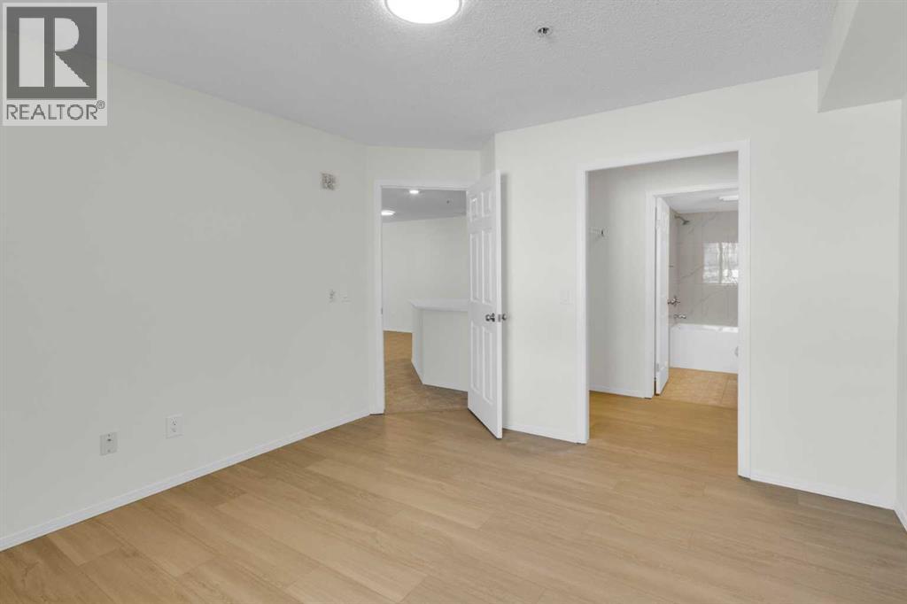 104, 16 Country Village Bay Ne, Calgary, Alberta  T3K 5Y9 - Photo 14 - A2289125