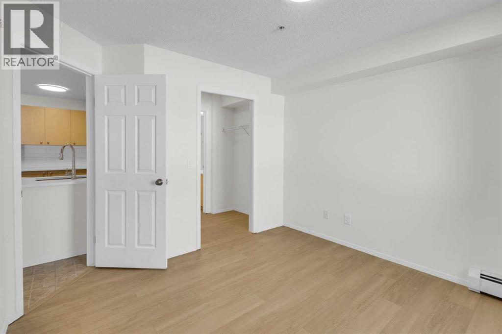 104, 16 Country Village Bay Ne, Calgary, Alberta  T3K 5Y9 - Photo 13 - A2289125