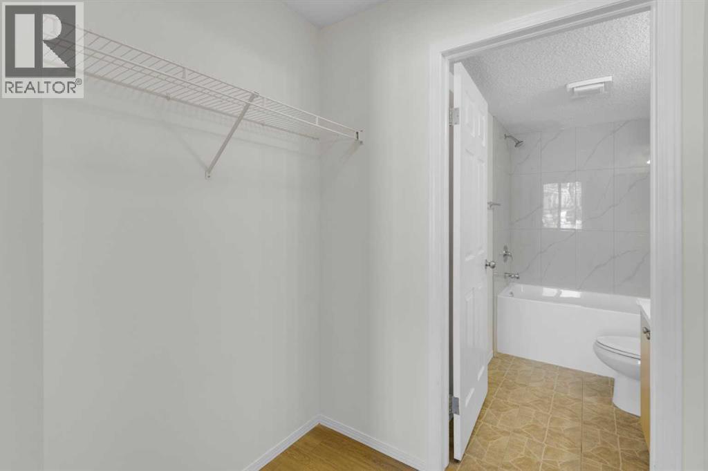 104, 16 Country Village Bay Ne, Calgary, Alberta  T3K 5Y9 - Photo 17 - A2289125