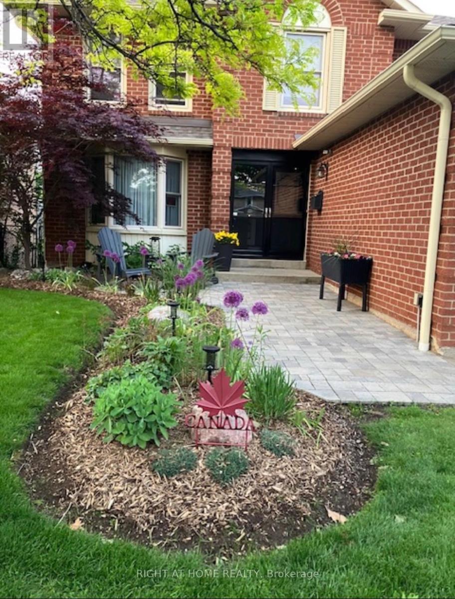 12 Esker Drive, Brampton (Heart Lake East), Ontario  L6Z 3C5 - Photo 2 - W12874302