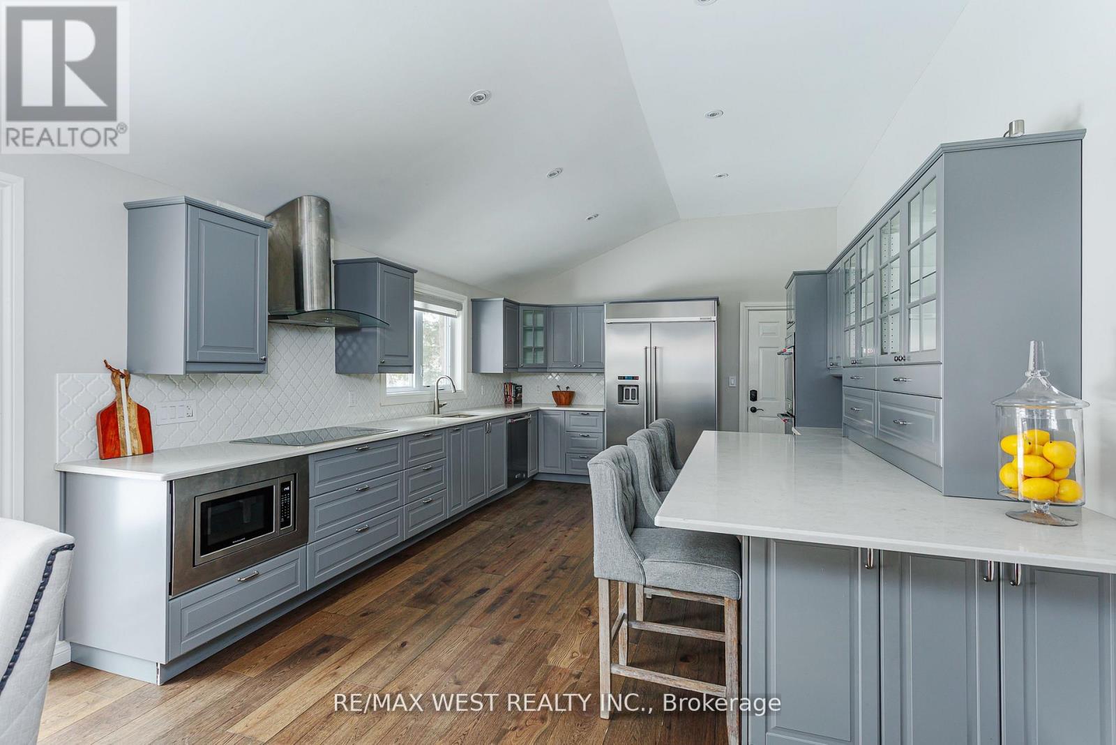 26 Hostein Drive, Hamilton, Ontario  L9G 2S5 - Photo 4 - X12839418