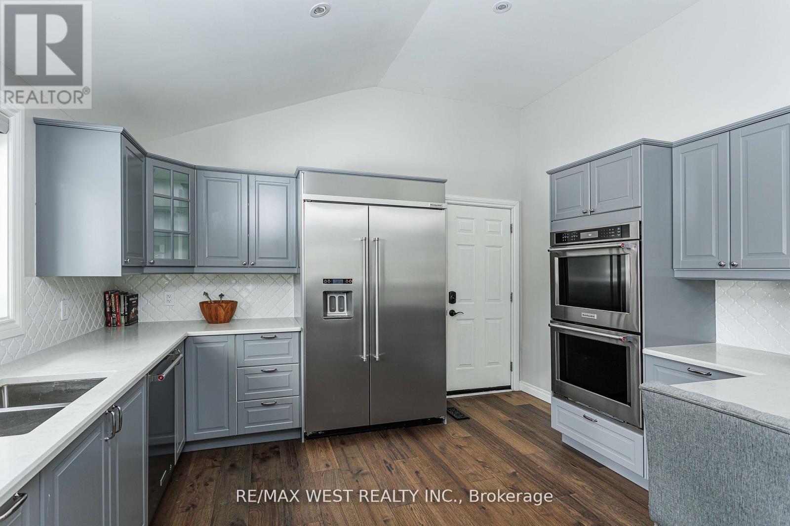 26 Hostein Drive, Hamilton, Ontario  L9G 2S5 - Photo 8 - X12839418