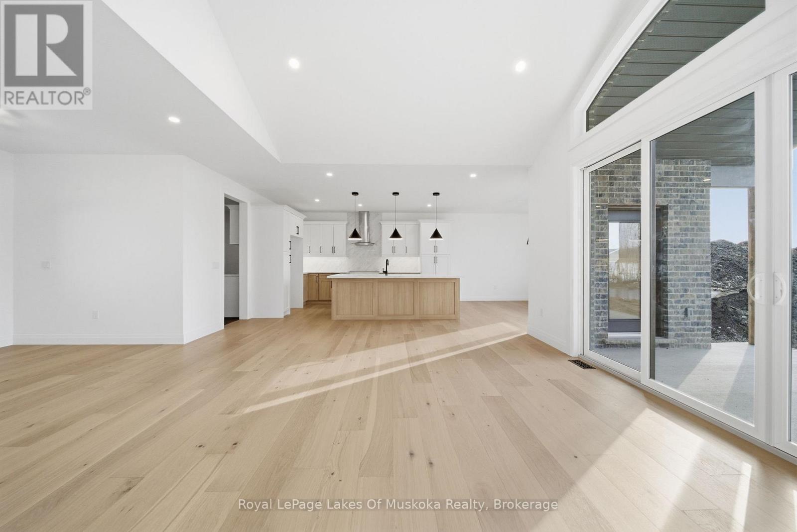 19 Henry Ball Court, Oro-Medonte, Ontario  L0K 2G1 - Photo 10 - S12875042