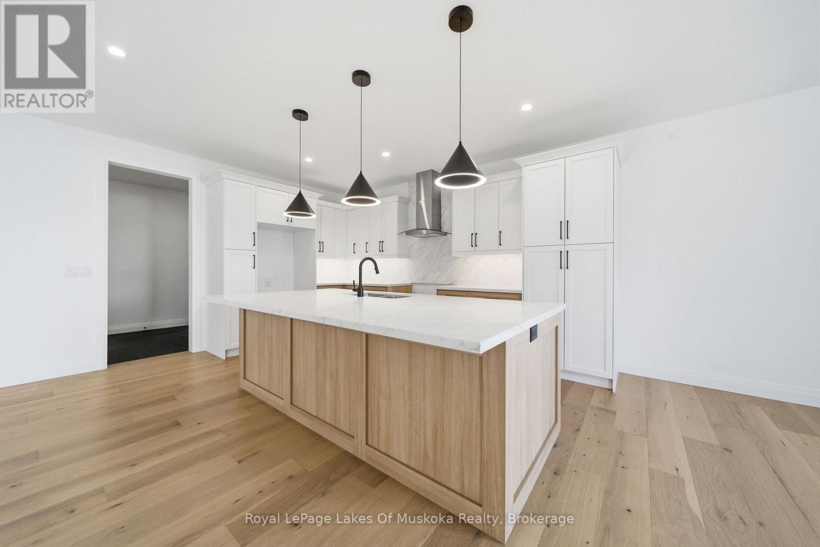 19 Henry Ball Court, Oro-Medonte, Ontario  L0K 2G1 - Photo 15 - S12875042